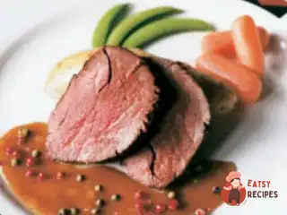 Печеня з соусом із перцю горошком