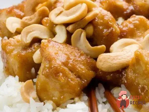 Курка в соусі каррі з горіхами кеш'ю