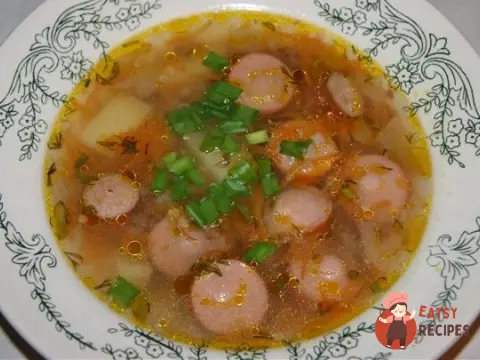 Суп з сосисками та макаронами