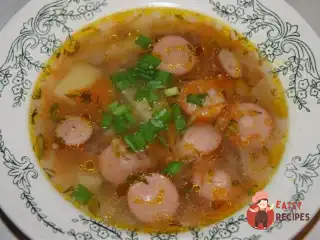 Суп з сосисками та макаронами