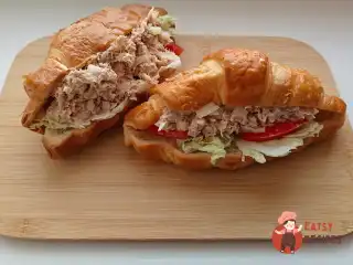 Круасан з тунцем