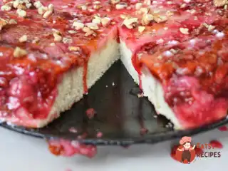 Пиріг-перевертень зі сливами та волоськими горіхами