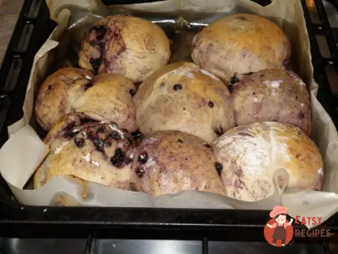 Булочки домашні з чорницею