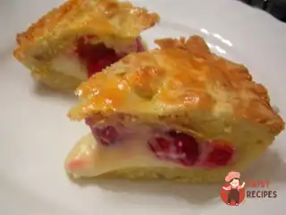 Баскський пиріг з вишнею