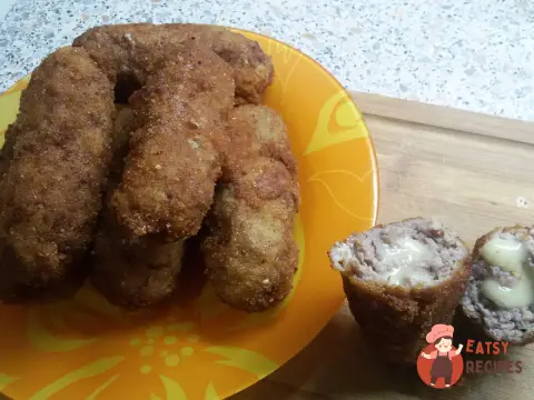 Ковбаски з фаршу з моцарелою