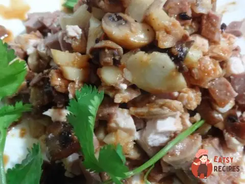 Салат з язиком, грибами, куркою та селерою