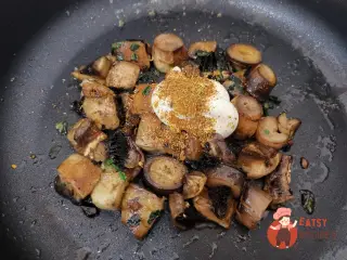 Крок 9: Печериці зі сметаною та сиром