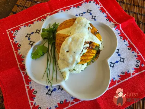 Запечений гарбуз із сирним соусом