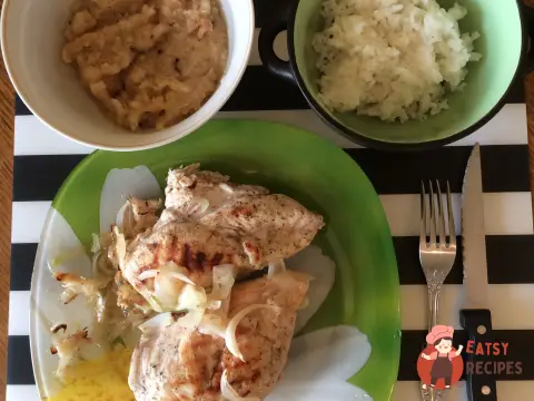 Курка на грилі з пряним яблучно-грушевим соусом
