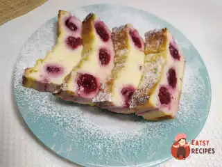 Творожна запеканка з вишнею