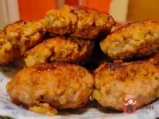 Котлети домашні з рикоттою, грибами та цибулею