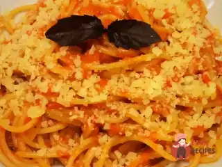 Спагетті з соусом із печених перців