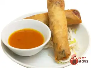 Китайські весняні роли з грибами та рисом.