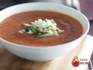 Холодний суп з помідорами, болгарським перцем та перцем чилі