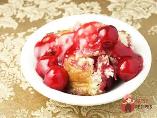 Вишневий коблер з корицею та портвейном