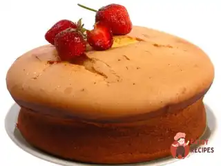 Літній ягідний пиріг з полентою та мигдалем