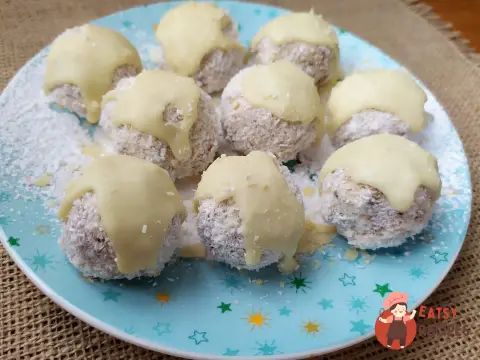 Сирні кульки з сухофруктами та білим шоколадом