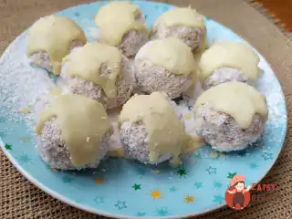 Сирні кульки з сухофруктами та білим шоколадом