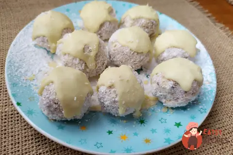 Сирні кульки з сухофруктами та білим шоколадом