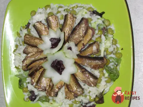 Салат з рисом та шпротами
