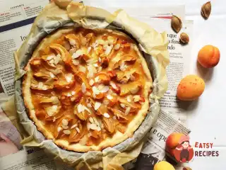 Абрикосовий тарт з мигдальними пластівцями