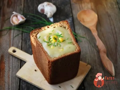 Картопляний суп-пюре у хлібі