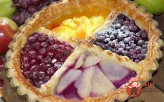Пиріг Із Листкового Тіста З Ягодами Та Фруктами