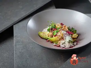 Авокадо гриль з кіноа і помело