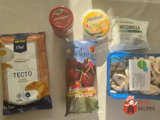 Крок 1: Піца з томатами, грибами та моцарелою