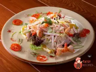 Салат з кальмарів з шинкою та грибами