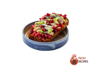 Брускетта на чорному хлібі у стилі вінегрет