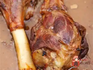 Смажена бараняча нога з фетою