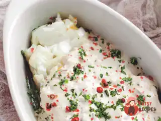 Запечена тріска з рожевим вершковим соусом