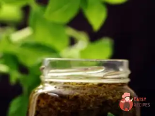 Песто з цибулі-порею з лимонною цедрою