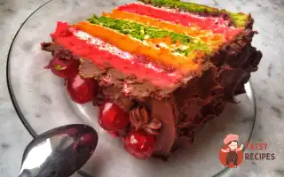 Райдужний Бісквітний Торт