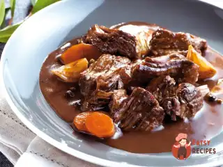 Беф бургіньйон з беконом