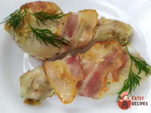 Курячі гомілки в беконі