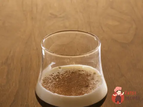 Коктейль "Білий російський" (White Russian)