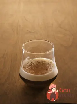 Коктейль "Білий російський" (White Russian)