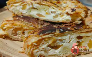 Слойований Рулет Із Сиром І Яблуками