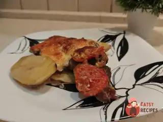 Свинина з картоплею в духовці