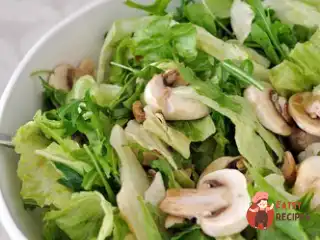 Грибний салат з латуком та чебрецем