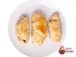 М'ясні рулети у тісті