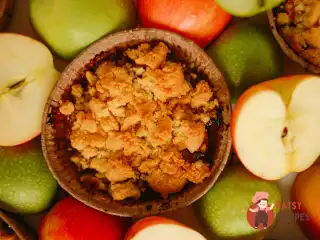 Сливово-яблучний крамбл