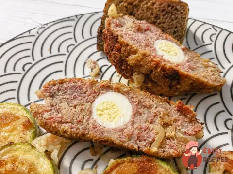 Яловичі котлети з перепелиним яйцем