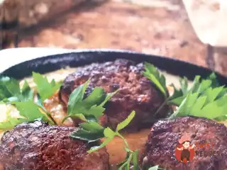 Біточки в омлеті