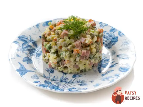 Класичний олів'є з ковбасою та яблуком