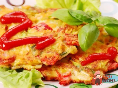 Пікантний омлет з перцем, сиром грюєр та цибульним соусом