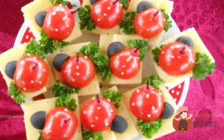Сирне Канапе З Помідорами Та Оливками