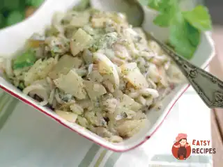 Картопляний салат з тюлькою або квашеною капустою